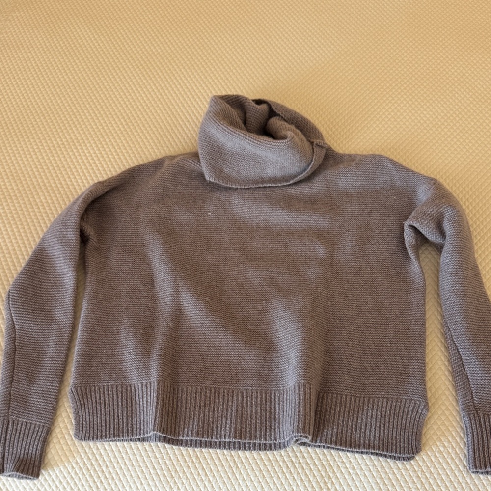 360 Cashmere Heather Gray Turtleneck Sweater